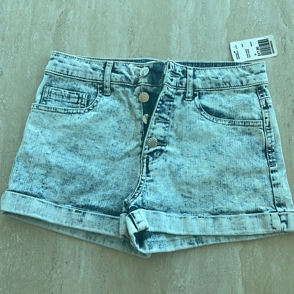 Forever 21 NWT acid wash denim shorts Sz 28